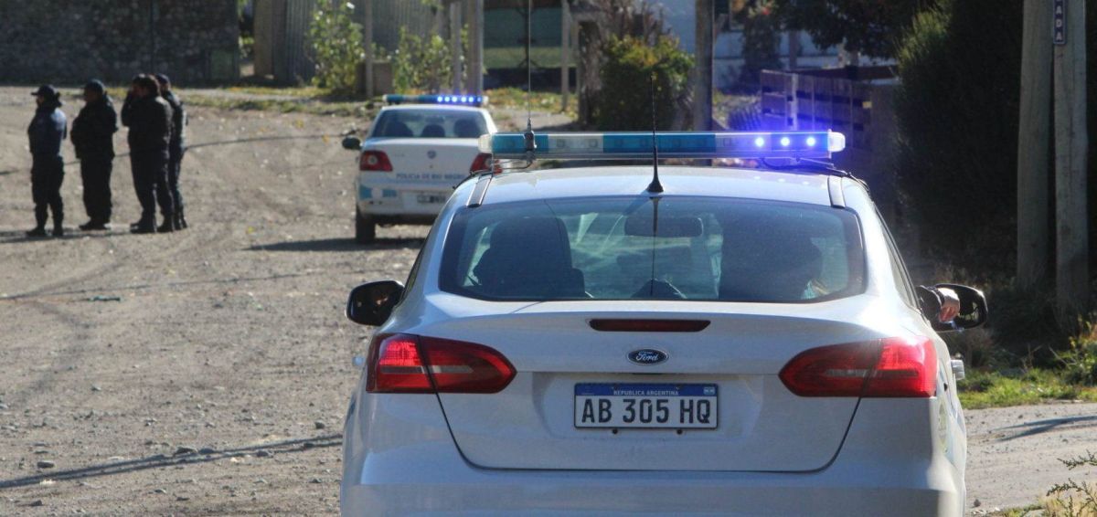 Violenta balacera en Virgen Misionera: un hombre herido de un disparo y una moto quemada