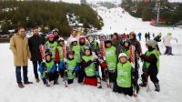 Más de 1.650 estudiantes de 5º grado disfrutan del Esquí Escolar
