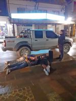 Tres detenidos luego de robarle las ruedas traseras a un auto estacionado