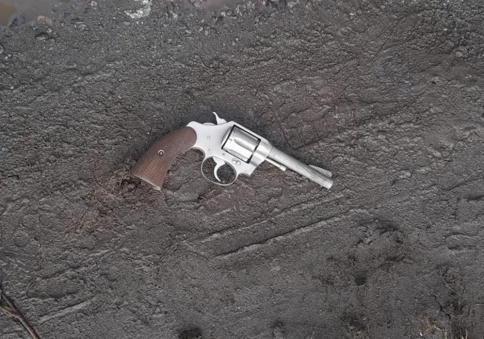 Jóvenes efectuaron detonaciones con un arma de fuego en inmediaciones de un colegio