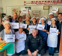 El Intendente entregó certificados en el Centro de Jubilados y Pensionados “Rosa Mosqueta”