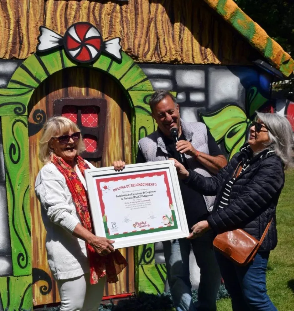 Entrega de reconocimientos a los impulsores de la “Navidad en Bariloche”