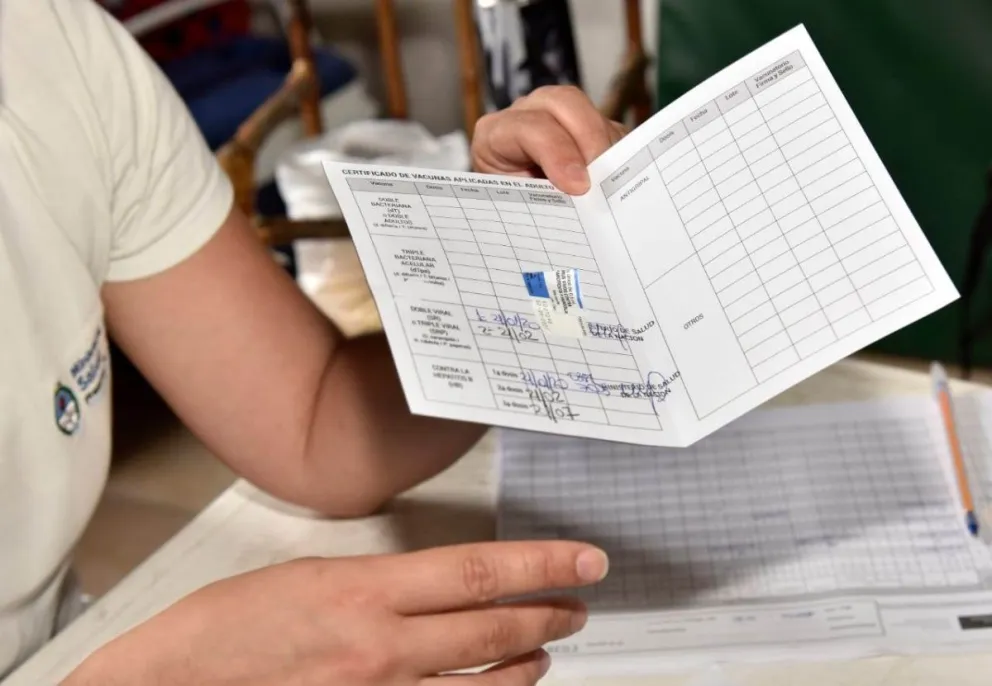  El carnet incluye un amplio espectro de vacunas recomendadas entre las que se encuentra la Antigripal, Neumococo y Dengue.