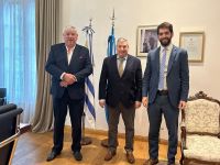 Cortés estrecha lazos de cooperación con el embajador de Uruguay