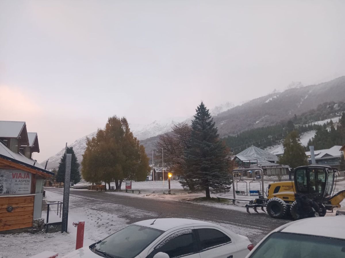 Volvió a nevar y los cerros toman color para anticiparse al invierno