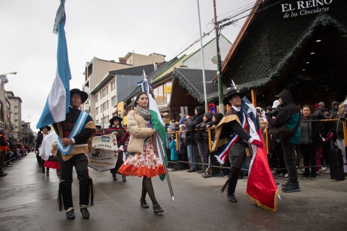 Bariloche festejó sus 122 años con el tradicional desfile por calle Mitre