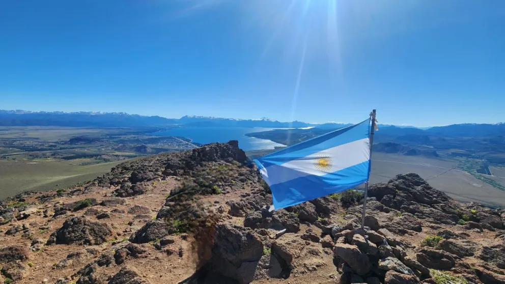 Día de la Bandera: por qué se celebra hoy y 10 frases para enviar