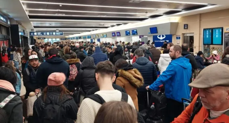 Reclamo salarial: controladores aéreos lanzan medidas que complican el turismo