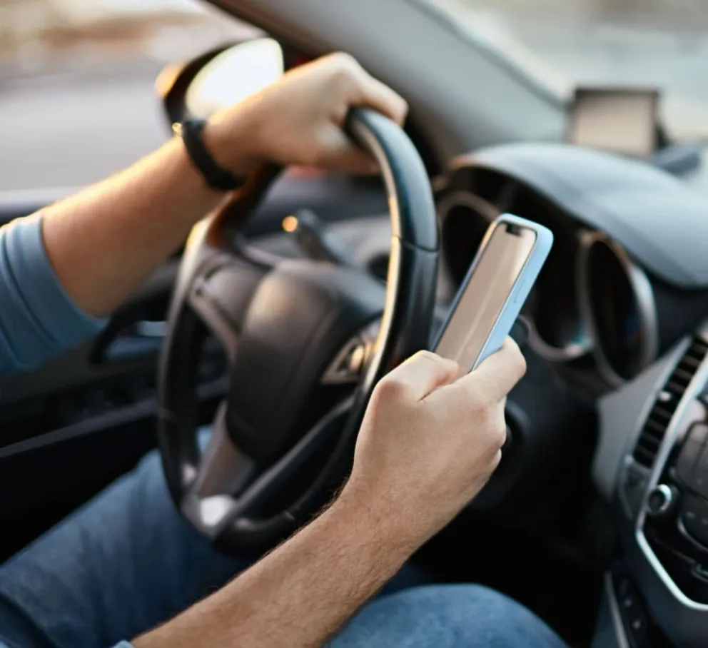 Uso del celular al conducir: conocé el valor de las multas