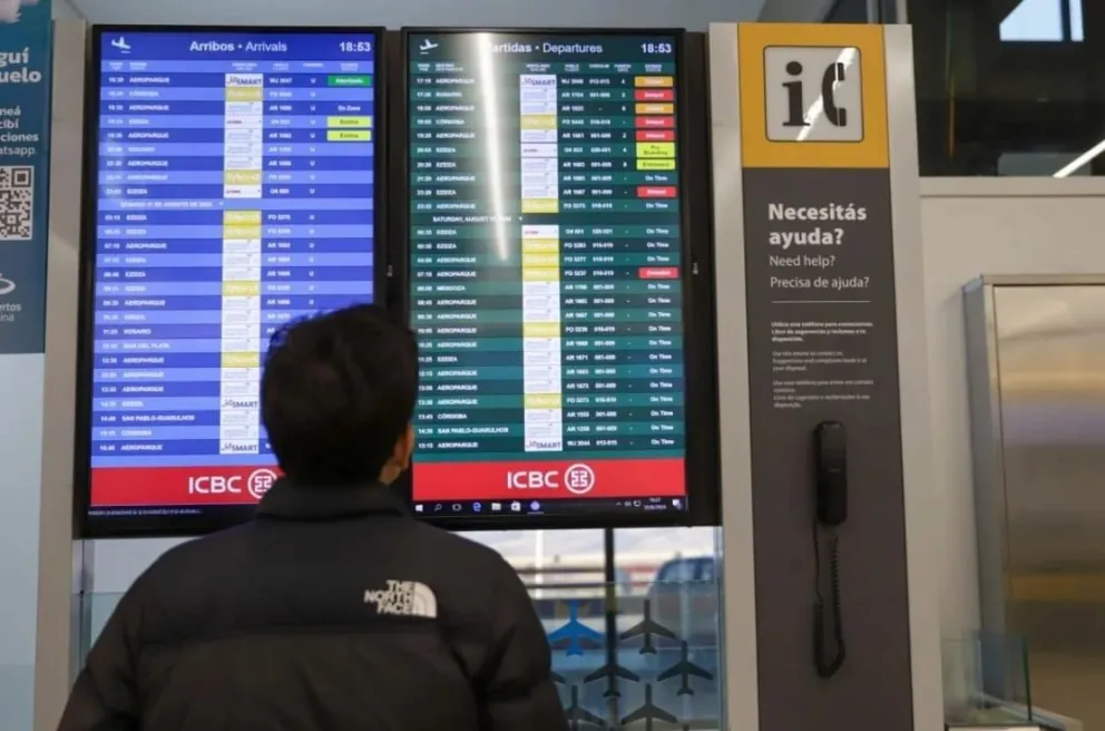 El paro afecta a los vuelos del aeropuerto local. Foto: El Cordillerano, Eugenia Neme