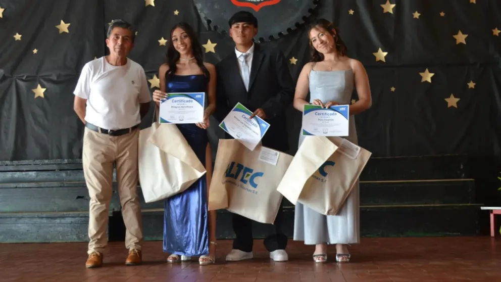 Tras el período de pasantías, Altec acompañó a estudiantes de escuelas técnicas en sus actos de egreso.