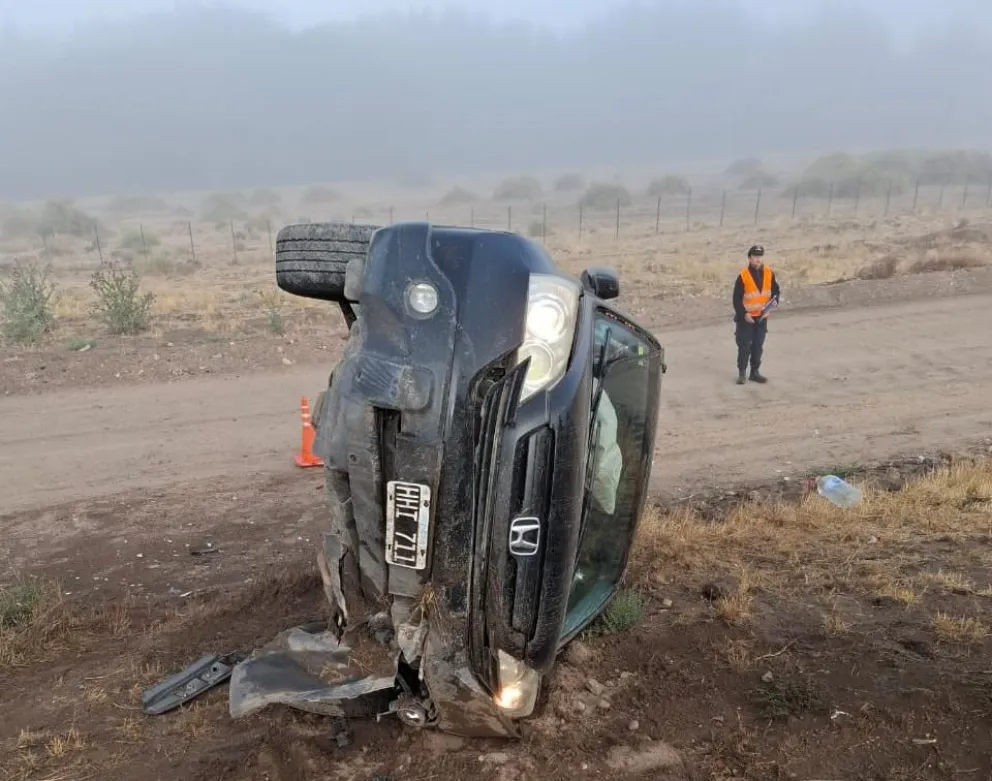Conductor perdió el control de su vehículo y volcó en la ruta 23