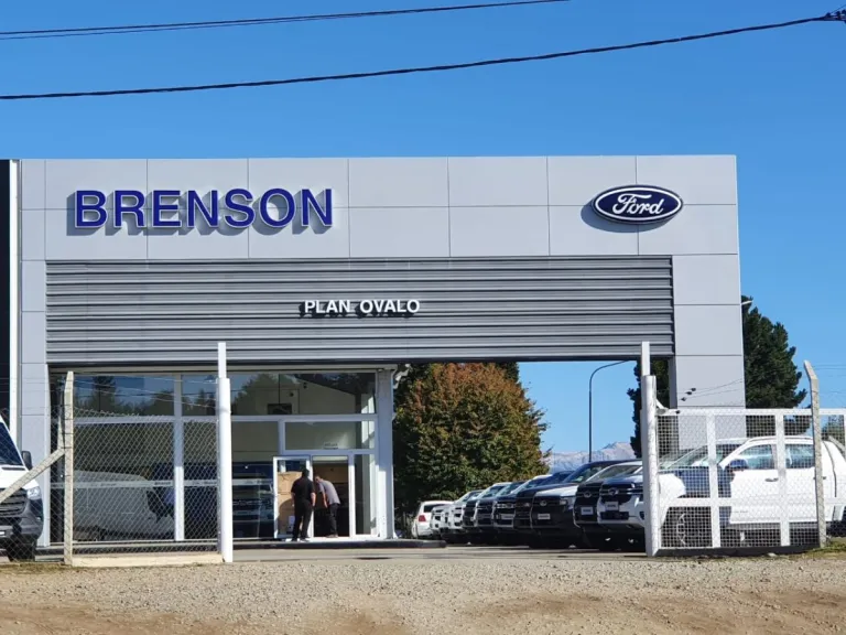 Violento robo a una concesionaria: ladrones huyeron en una camioneta y se llevaron la caja fuerte