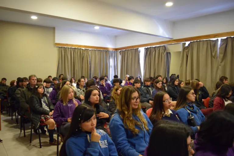 ExpoUni 2025: más de 1600 jóvenes exploran su futuro académico en Bariloche
