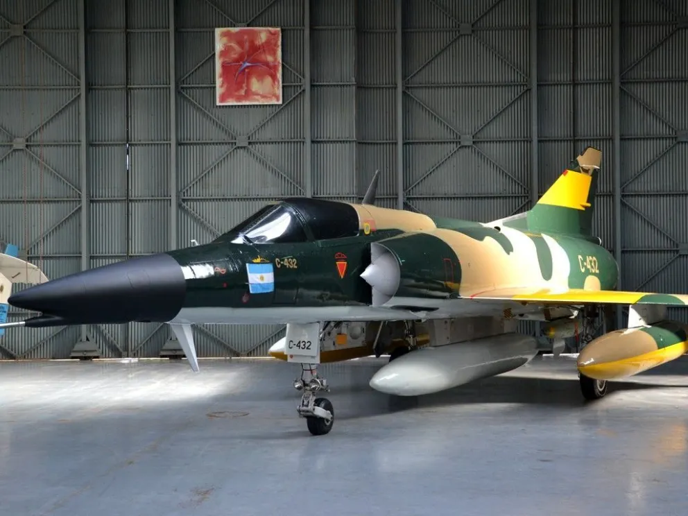 Un avión Mirage quedará exhibido en la costa del Lago Nahuel Huapi, frente al Memoria de Malvinas (foto ilustrativa)