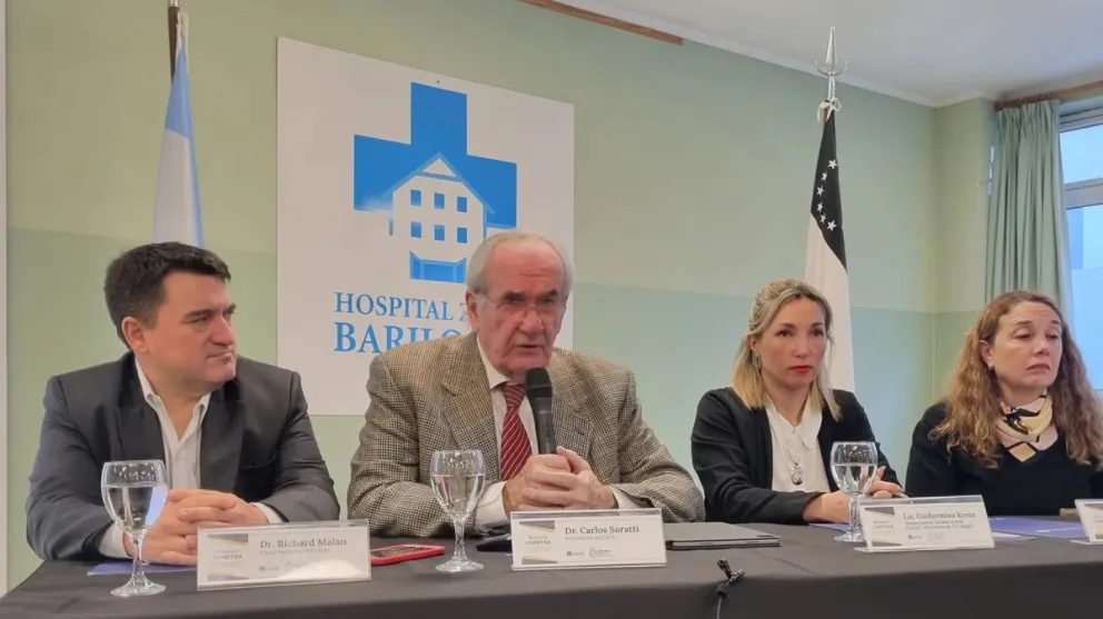En el centro, haciendo uso de la palabra, el Presidente del Incucai. Foto: Gobierno de Río Negro.
