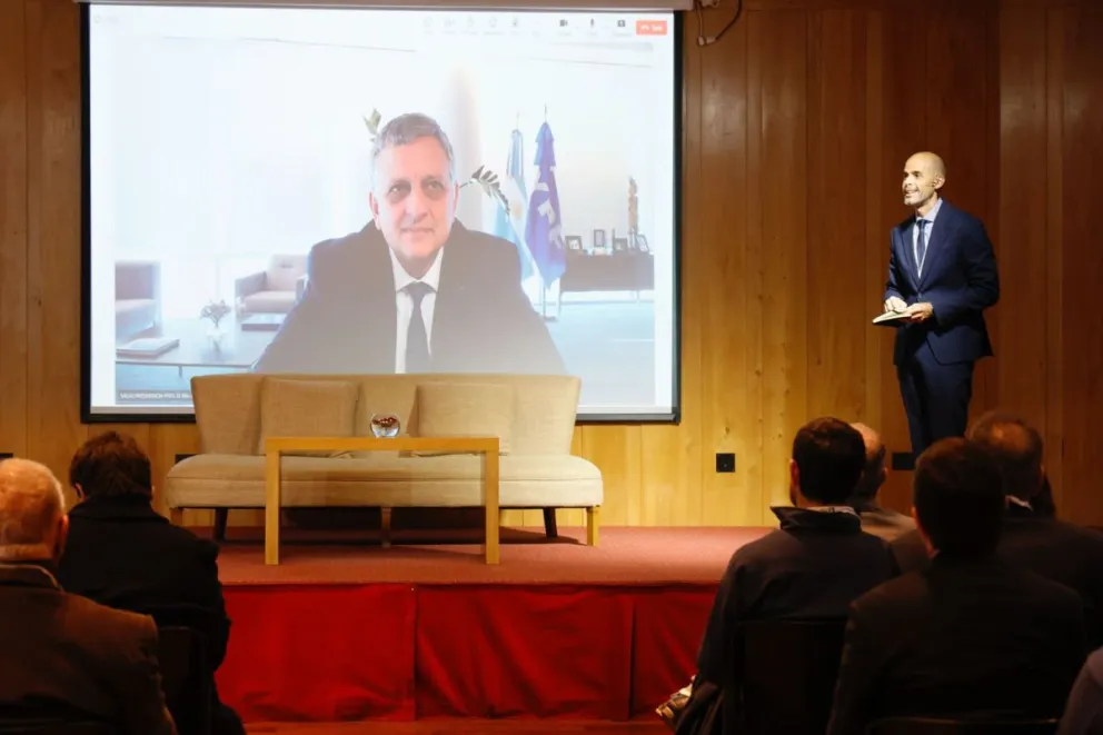 El presidente de YPF anunció la llegada de los barcos de GNL "más grandes del mundo"