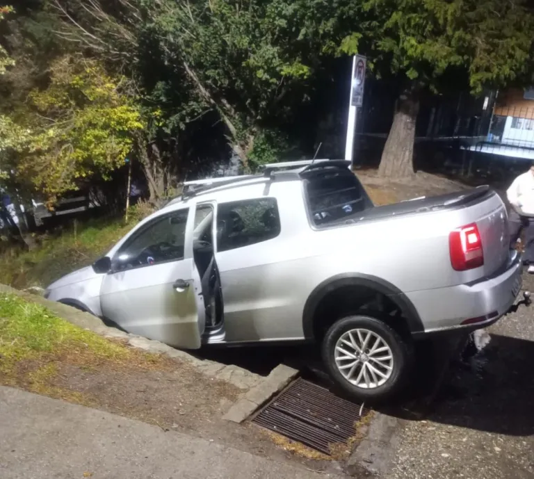 Conductor en estado de ebriedad estuvo a punto de caer por las escaleras de Beschtedt