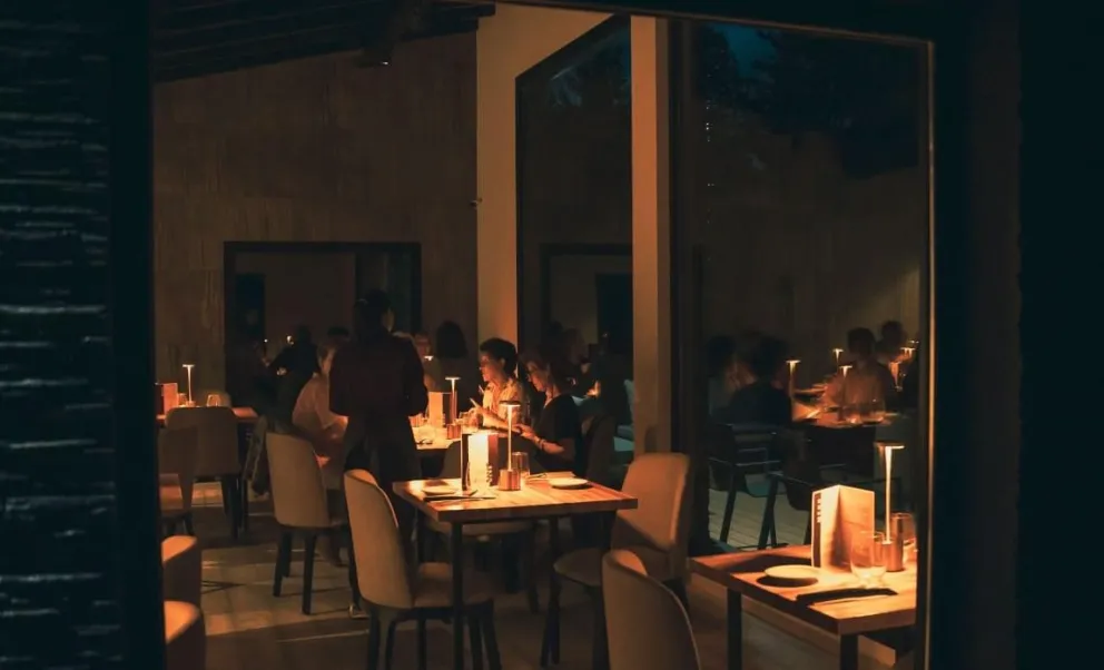 Salón de La Encontrada en El Bolsón, nuevo restaurant orientados a vinos de la Comarca Andina