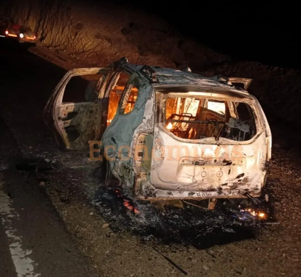 Un vehículo se incendió cuando circulaba por la ruta 23