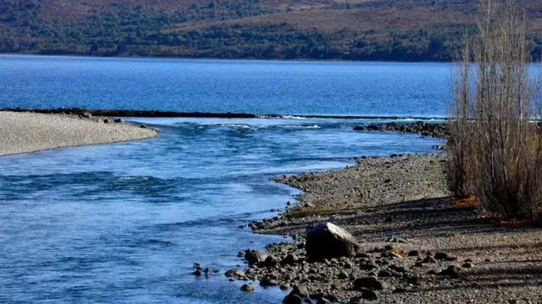 La falta de nieve y agua en la Patagonia pone en jaque al turismo y a la economía agrícola regional