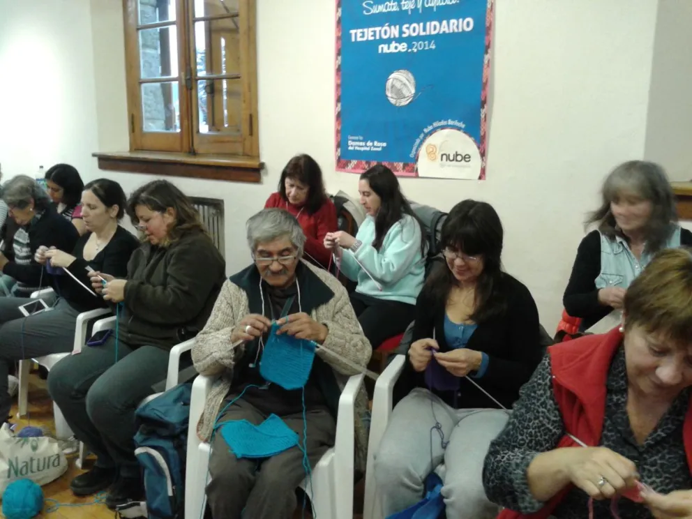 Foto archivo: Primera edición del Tejetón Bariloche en la sala de prensa del Municipio.
