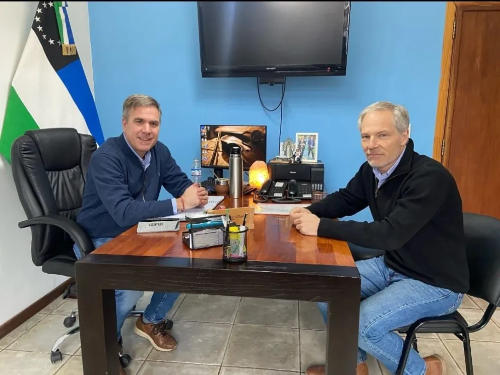 El nuevo Director Ejecutivo de la ATUR mantuvo un encuentro de trabajo con el Intendente de El Bolsón. Crédito: Gobierno de Río Negro.