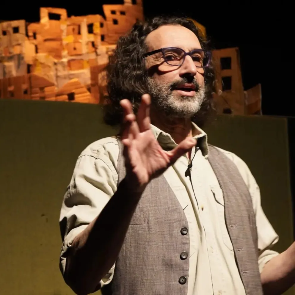 El actor Adrián Beato, se suma este año, al certamen literario de la Biblioteca Sarmiento, pensado para el público infantil.