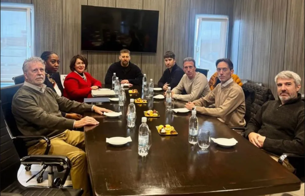 Heidi Gómez junto a empresarios de Bariloche