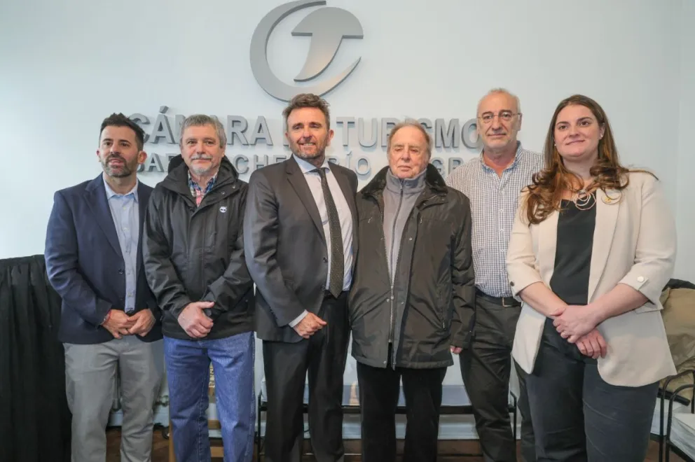 Denoya junto a ex presidentes de la Cámara de Turismo