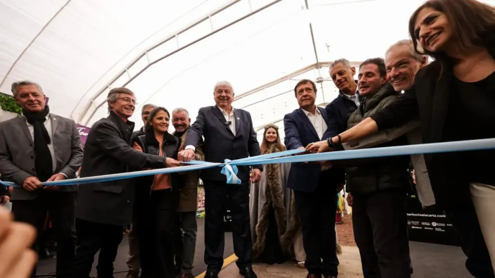 Gobernador e Intendente cortan las cintas de Bariloche a la Carta 2025