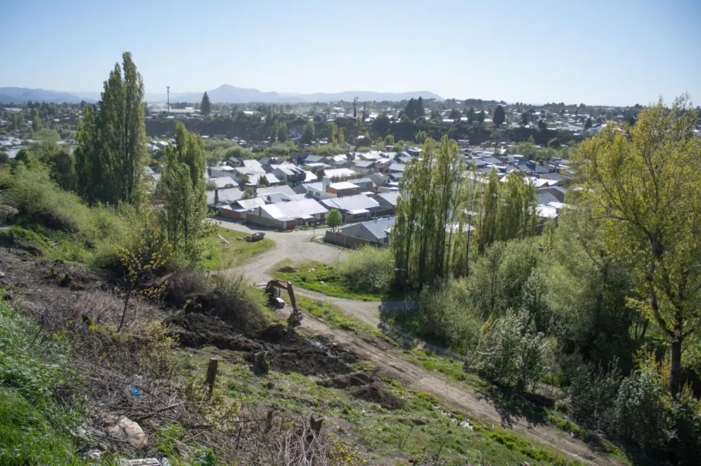 Comenzó la obra que unirá con pavimento el Ñireco con 9 de Julio