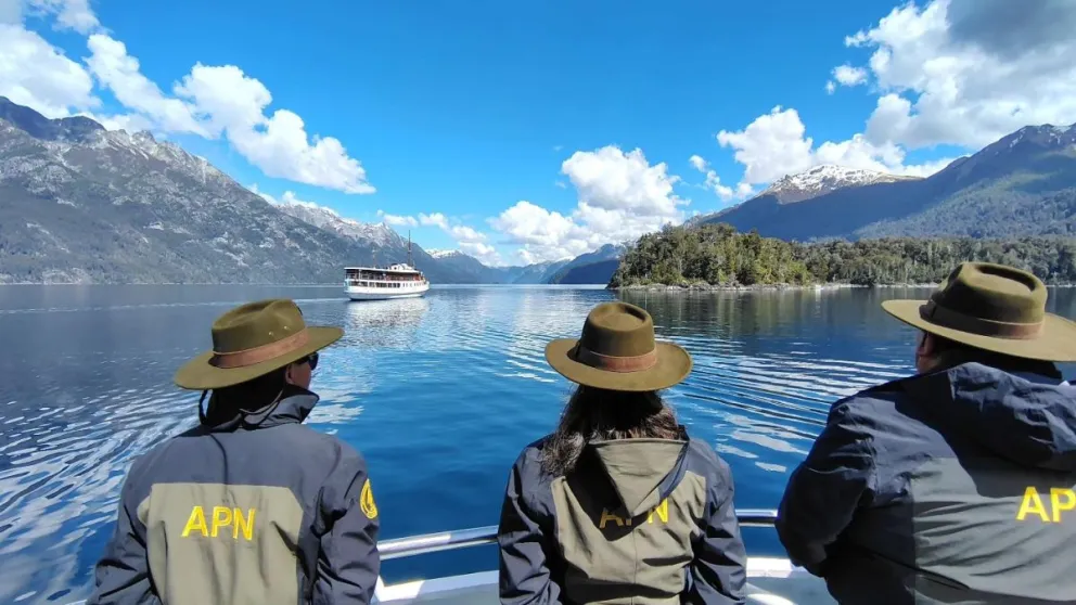 Homenaje al Perito, a bordo de la Modesta Victoria