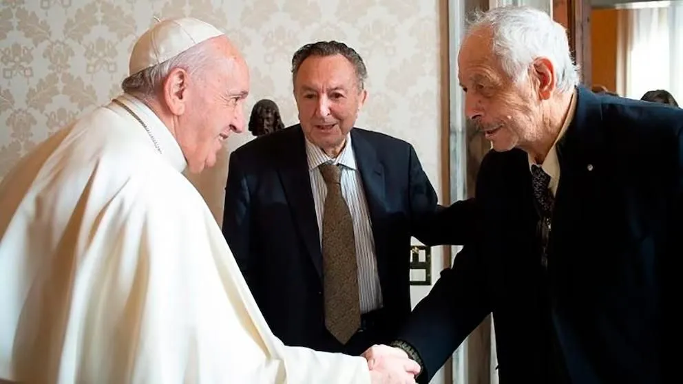 El papa Francisco recibió a Juan Carlos Bolcich para conocer sus investigaciones en hidrógeno.
