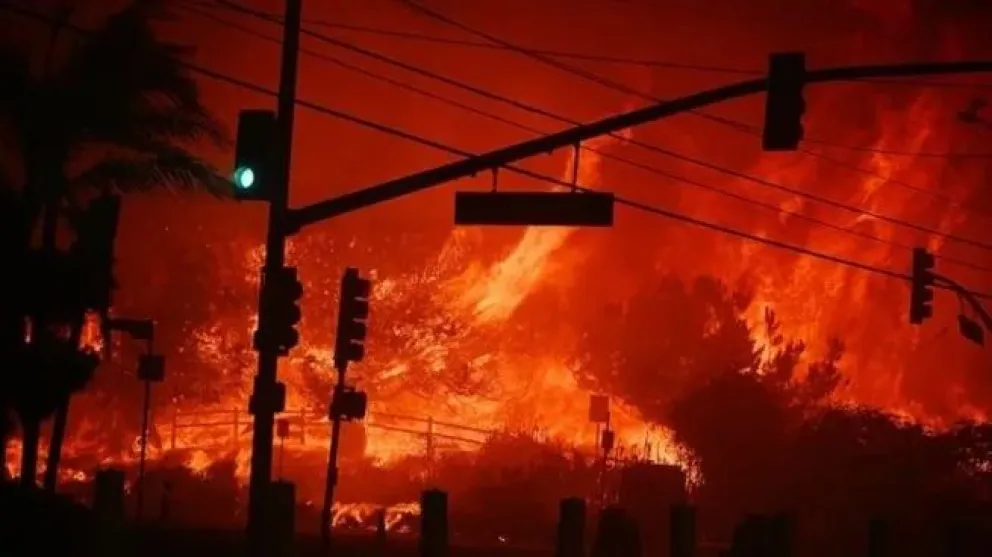 El histórico incendio de Los Ángeles destruyó miles de viviendas y hectáreas de bosques
