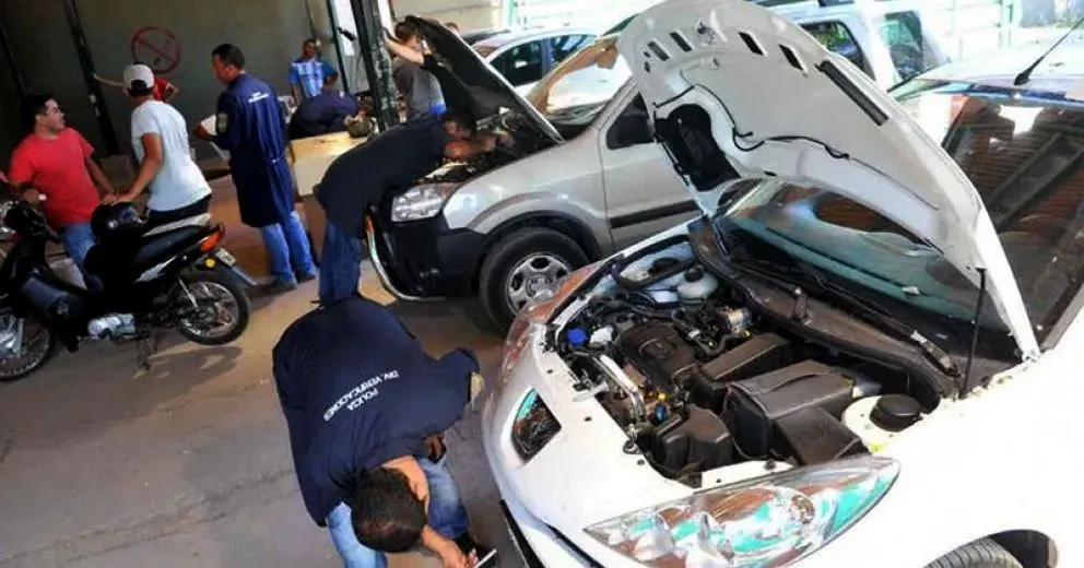 Verificación vehicular en Bariloche (foto archivo El Cordillerano)