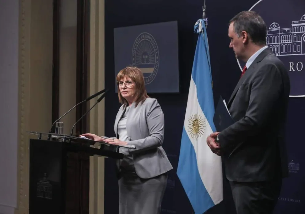 La ministra renunciante y futura senadora Patricia Bullrich presentó la reforma del Código Penal junto a Manuel Adorni