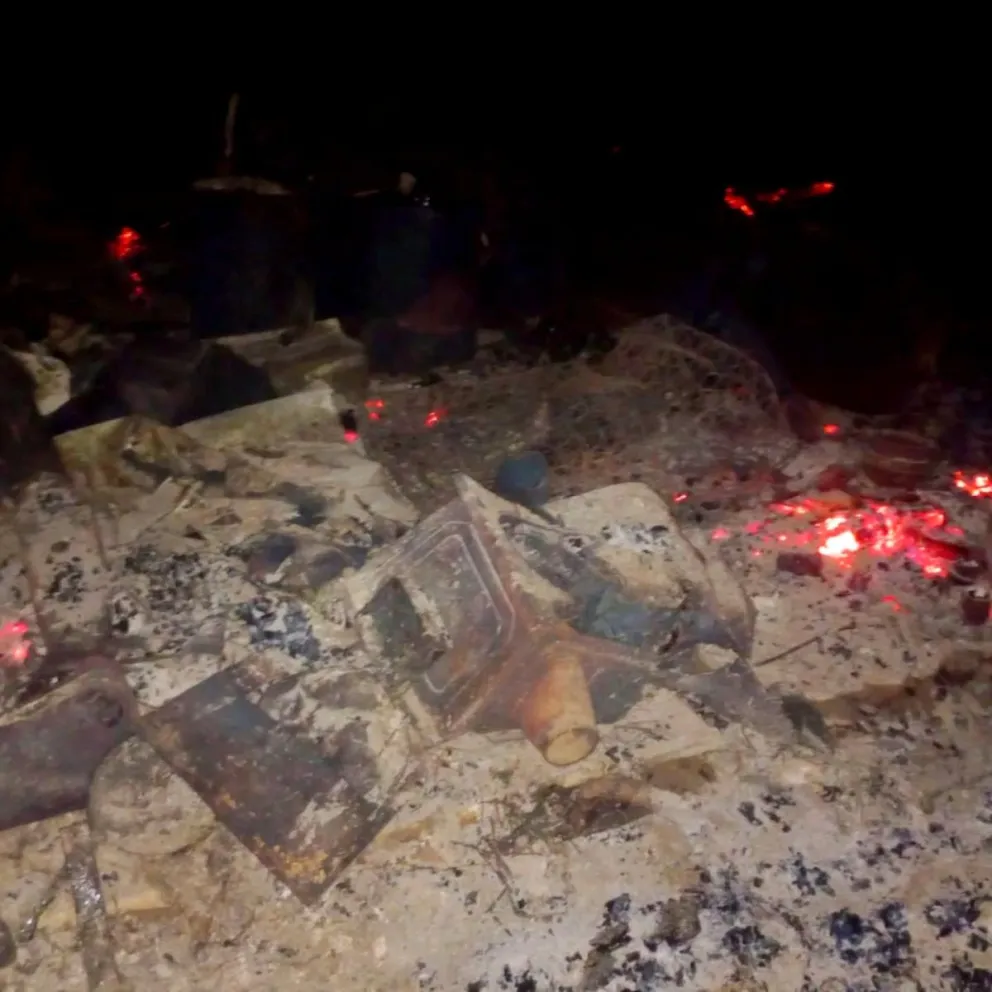 El refugio de montaña El Motoco se incendió por completo