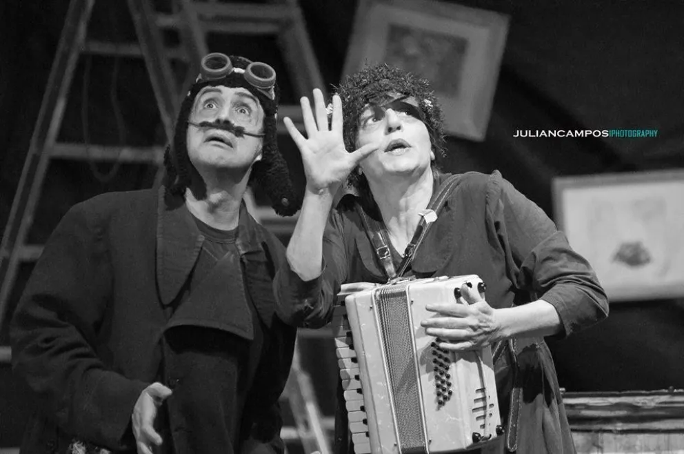 Alicia Tealdi con Adrián Beato, en una puesta del Grupo Trampolín (Foto de Julian Campos)