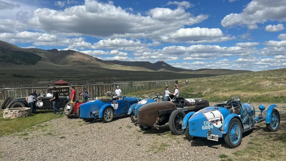 El paso de las Mil Millas por Bariloche dejó un aporte solidario para la escuelita de Pilca Viejo