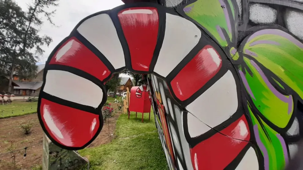 La artista Vale Aves le dio su impronta a la Navidad en Bariloche