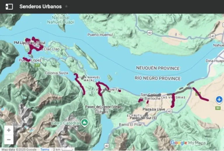Mapa de la Red de Senderos Urbanos Bariloche. En color gris los senderos pavimentados y en rojo los sin pavimentar.