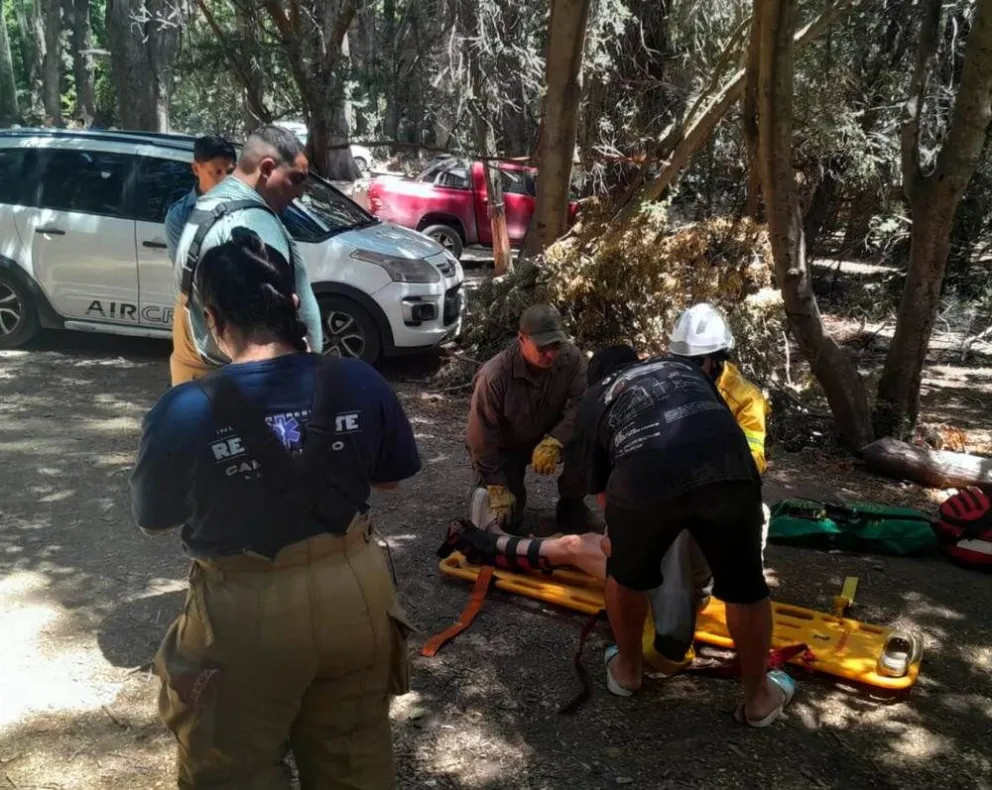 Uno de los rescates de los guardaparques municipales en el área de Llao Llao