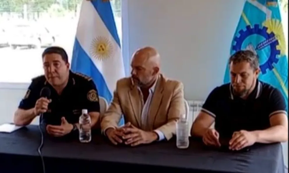 Conferencia de prensa de la policía y el fiscal