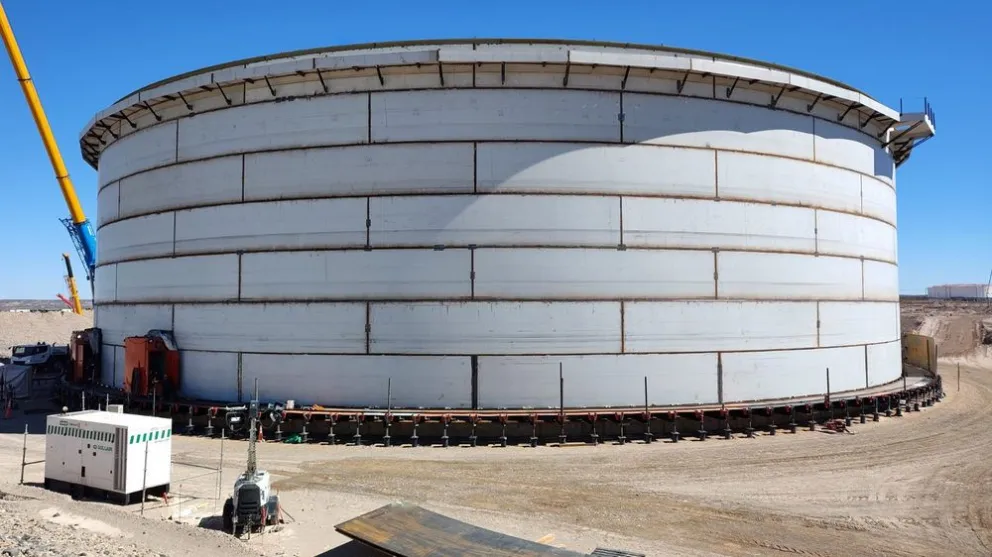 Uno de los seis mega tanques de almacenamiento del VMOS