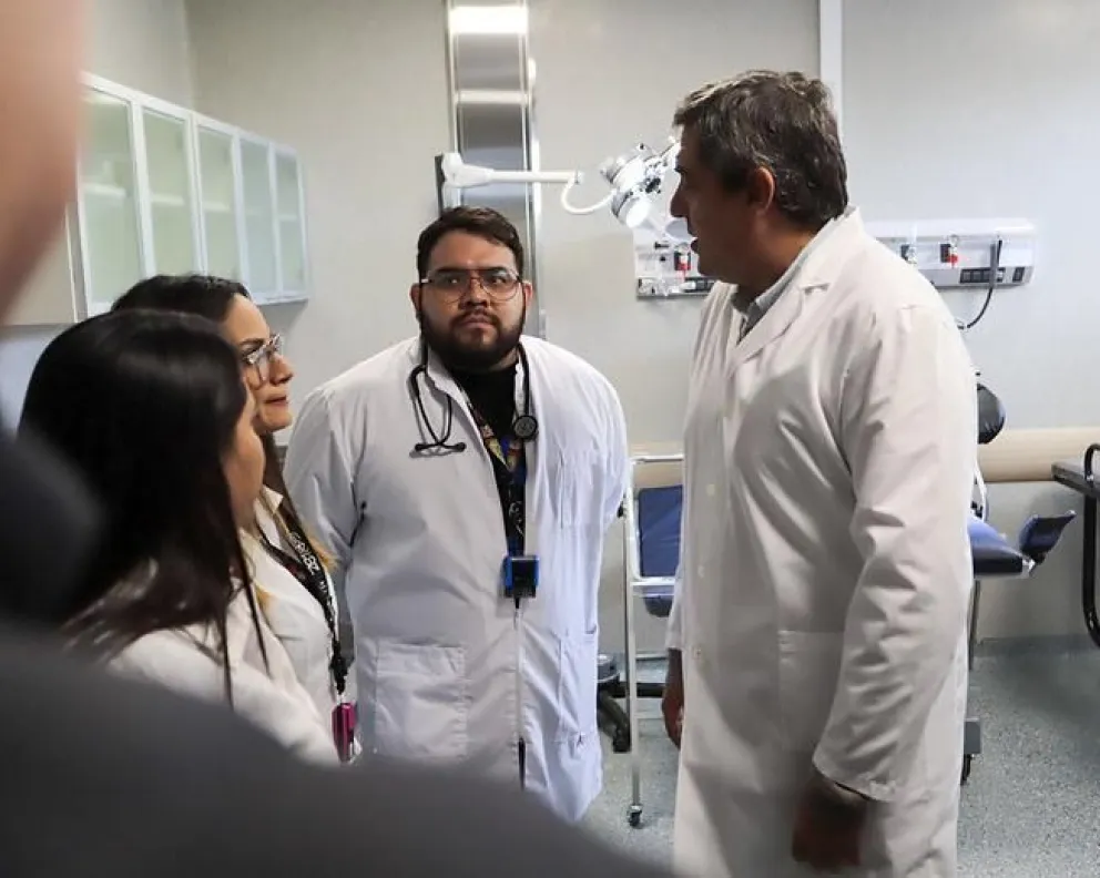 El ministro de Salud con sus colegas médicos de la provincia