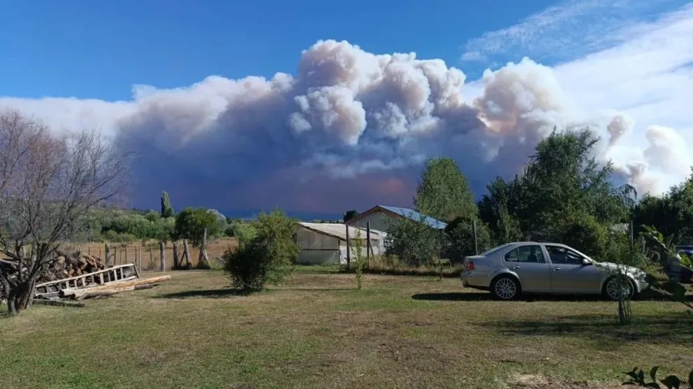 Los vecinos de Cholila ven acercarse el fuego