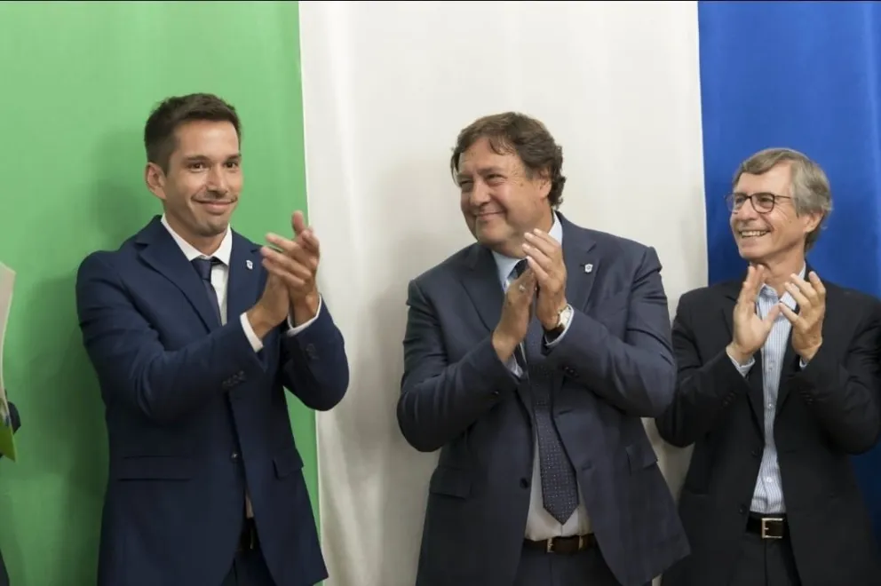 A la izquierda, Agustín Ríos, el nuevo ministro de Gobierno de Weretilneck. Crédito: Gobierno RN.