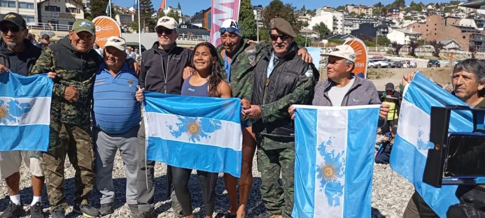 Mayte Puca y Gustavo Oriozabala entre veteranos de Malvinas