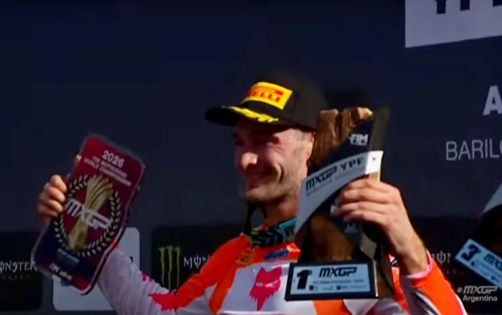 Jeffrey Herlings en lo más alto del podio barilochense